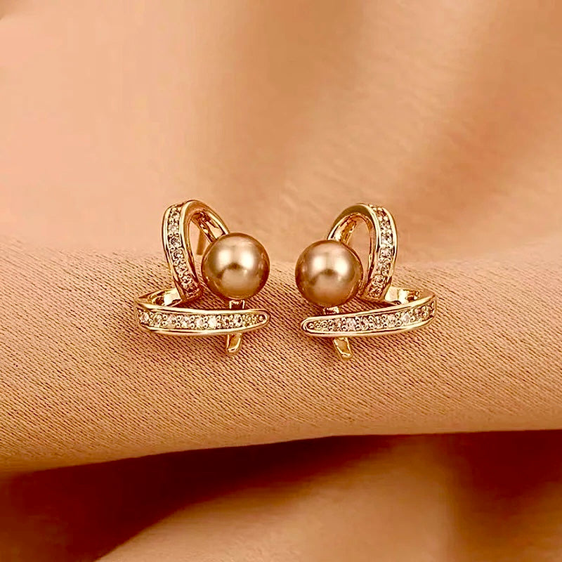Golden Heart Whirl Pearl Stud Earrings