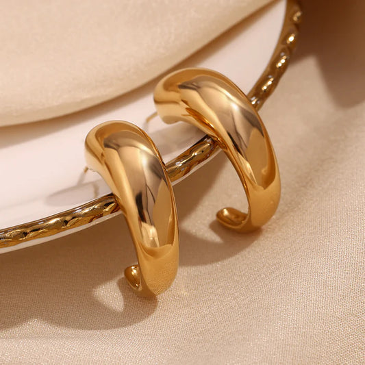 Smooth C-shaped Small Tail Earrings - 18k Gold Plated