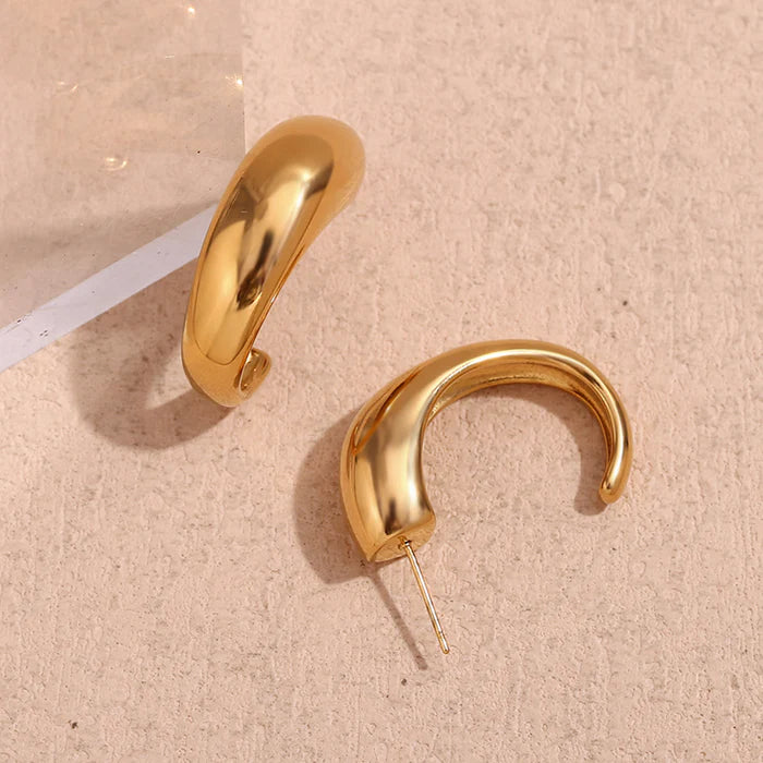Smooth C-shaped Small Tail Earrings - 18k Gold Plated